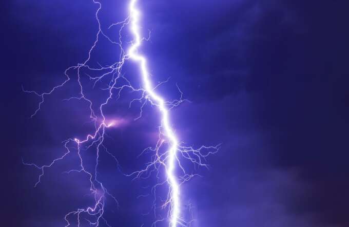 lightning-2568381_1920